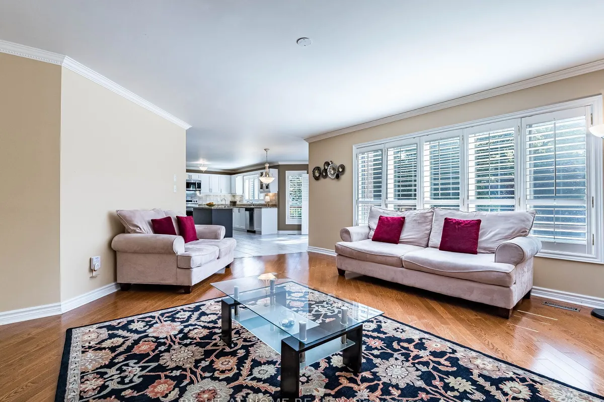 2204 Carpenters Circle, ON L6M 3C7