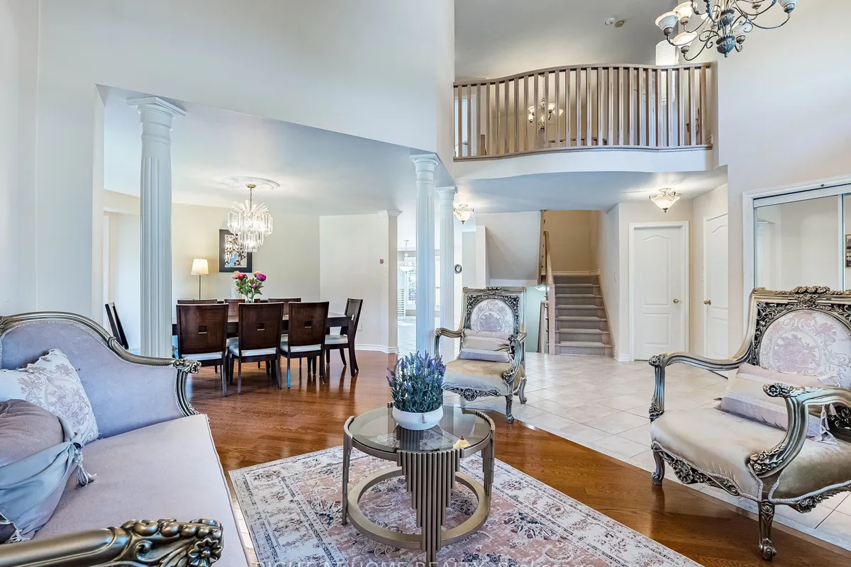 2204 Carpenters Circle, ON L6M 3C7