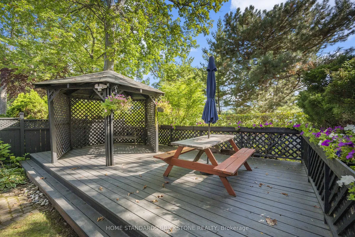 5 POPLAR HEIGHTS Drive, ON M9A 5A1