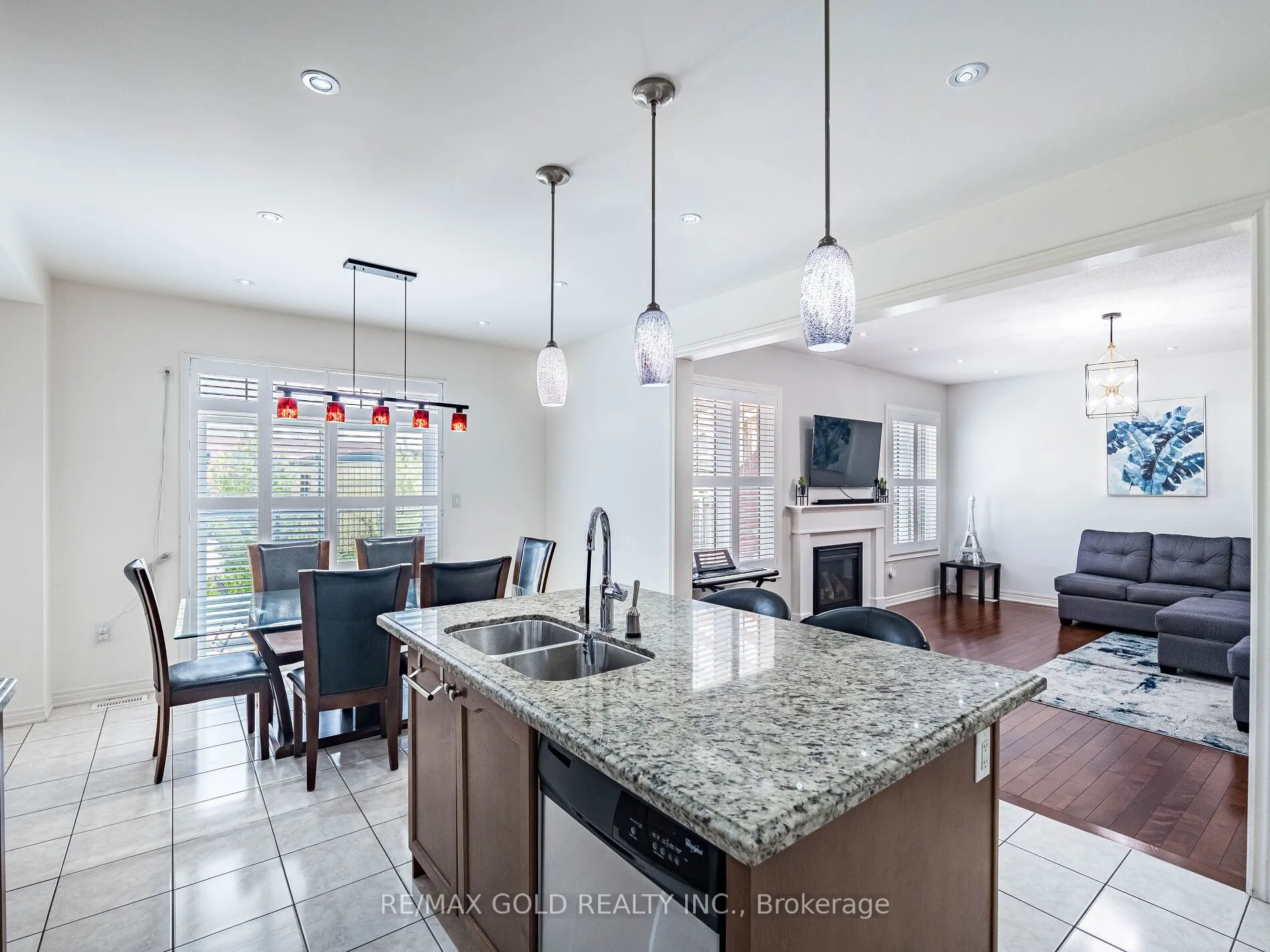 18 Divinity Circle, ON L7A 3Y4