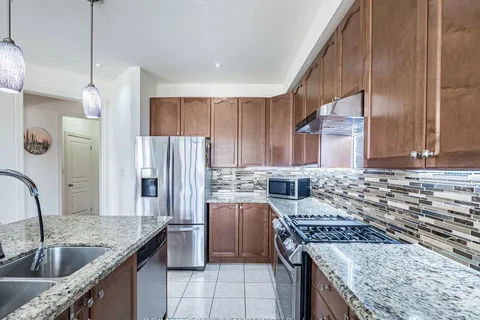 18 Divinity Circle, ON L7A 3Y4