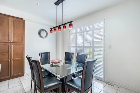 18 Divinity Circle, ON L7A 3Y4