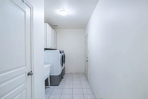 18 Divinity Circle, ON L7A 3Y4