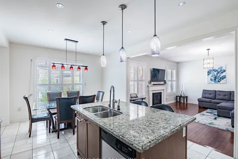 18 Divinity Circle, ON L7A 3Y4