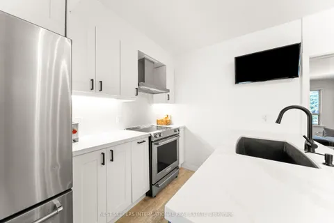 905 Glencairn Avenue, ON M6B 2A6