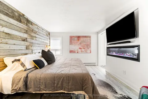 905 Glencairn Avenue, ON M6B 2A6