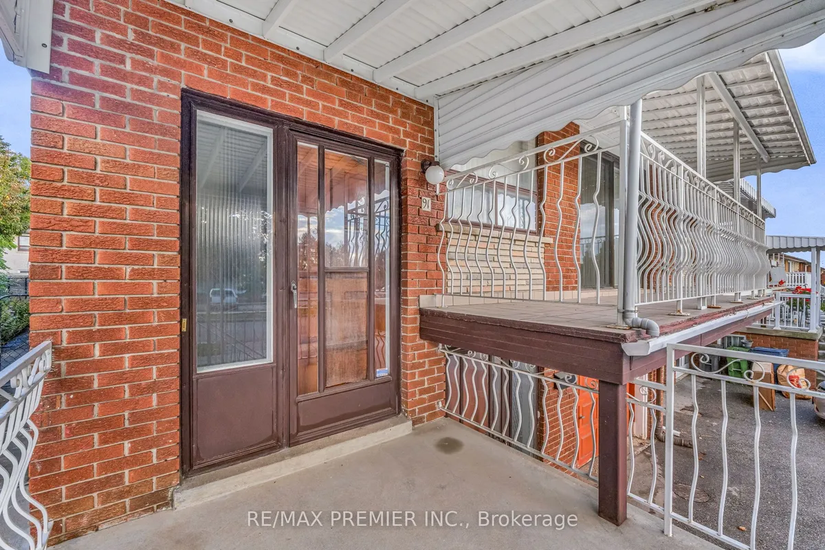 91 Hucknall Road, ON M3H 1W1