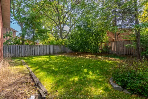 716 Cameron Court, ON L5C 3B9