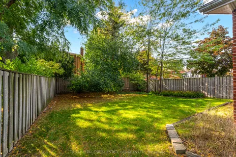 716 Cameron Court, ON L5C 3B9