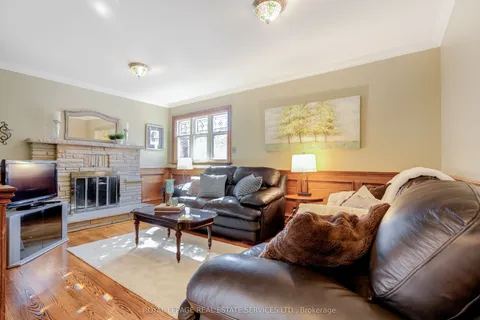 716 Cameron Court, ON L5C 3B9