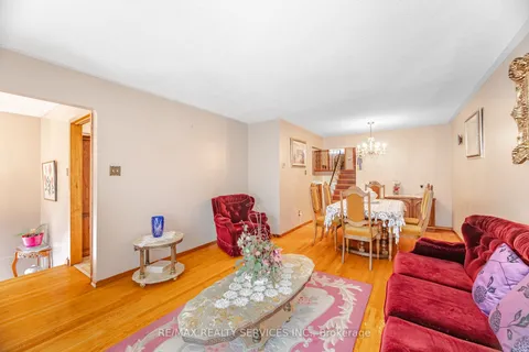 33 Tolton Drive, ON L6V 2P9