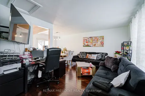 74 Bloomington Crescent, ON M3N 1R1