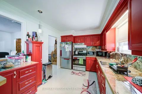 74 Bloomington Crescent, ON M3N 1R1