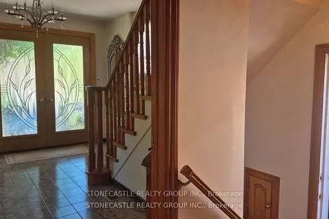 23 Quinan Drive, ON M6L 1E8