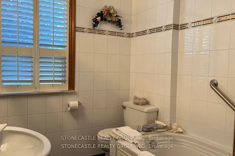 23 Quinan Drive, ON M6L 1E8