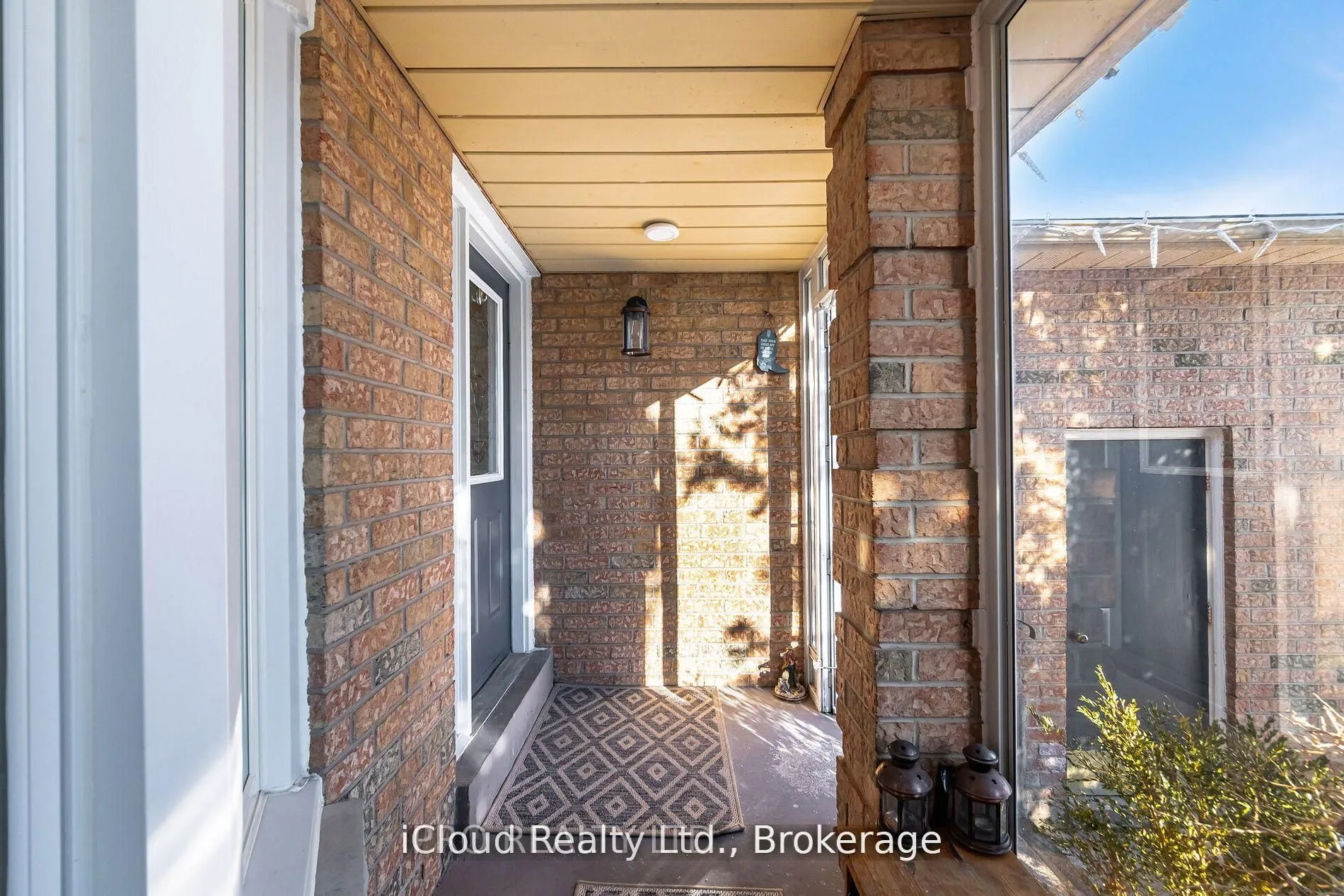 1615 Sir Monty's Drive, ON L5N 4R1