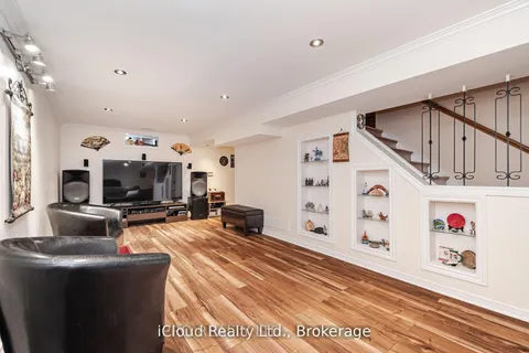 1615 Sir Monty's Drive, ON L5N 4R1