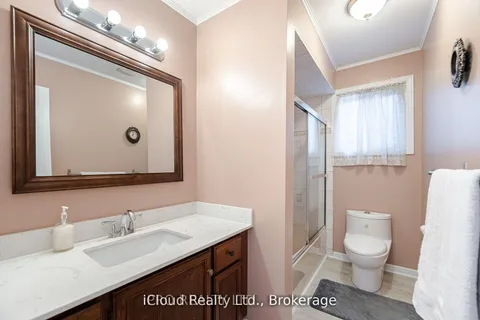 1615 Sir Monty's Drive, ON L5N 4R1