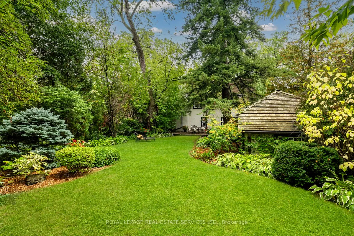 18 Queen Marys Drive, ON M8X 1S2