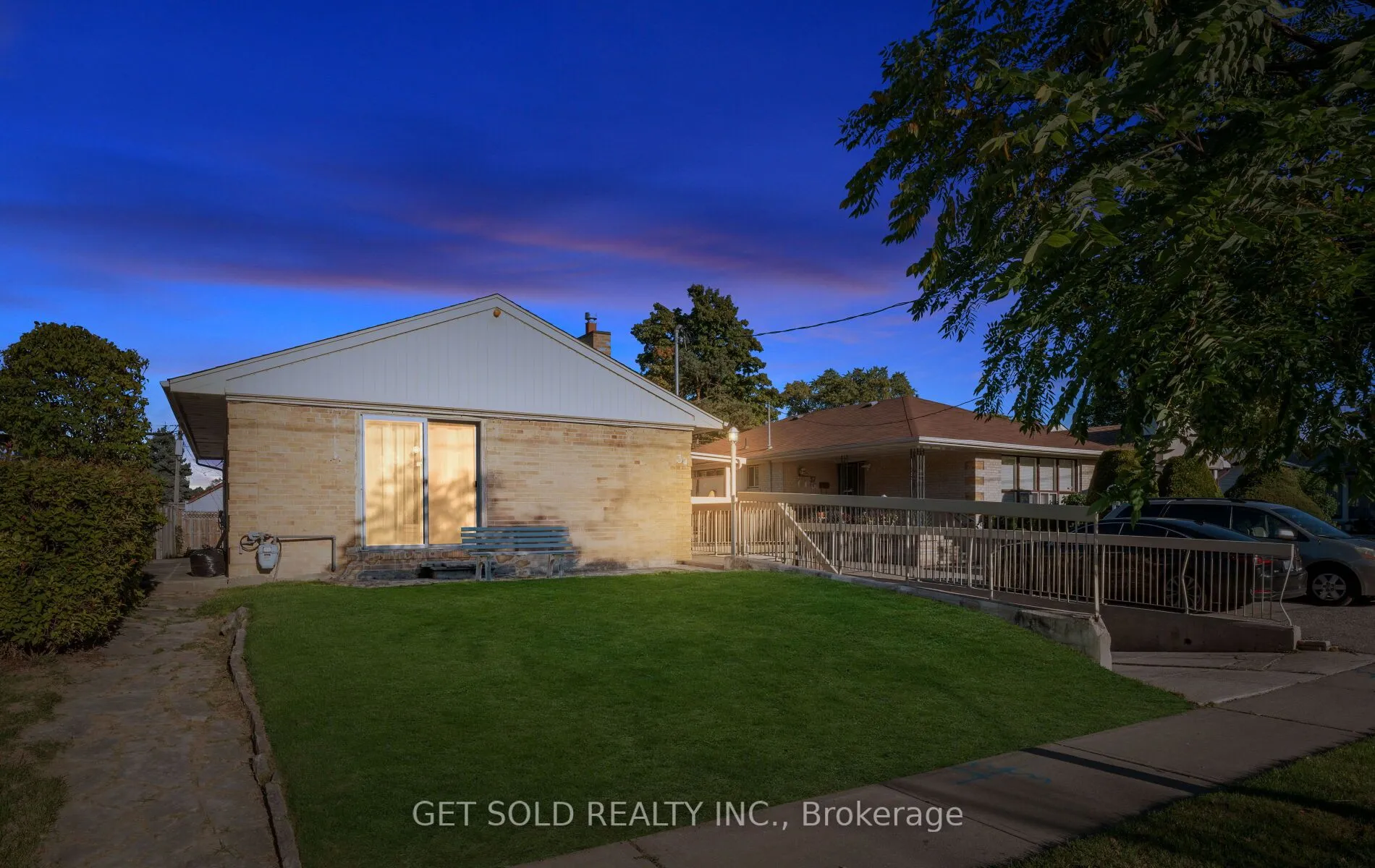 39 Pakenham Drive, ON M9W 4B2