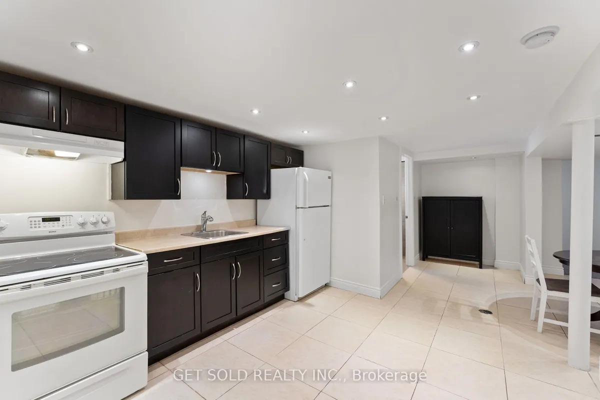 39 Pakenham Drive, ON M9W 4B2