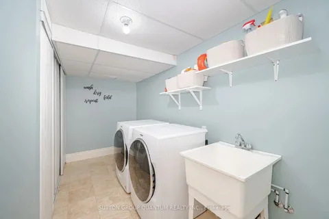 1063 Greenoaks Drive, ON L5J 3A1