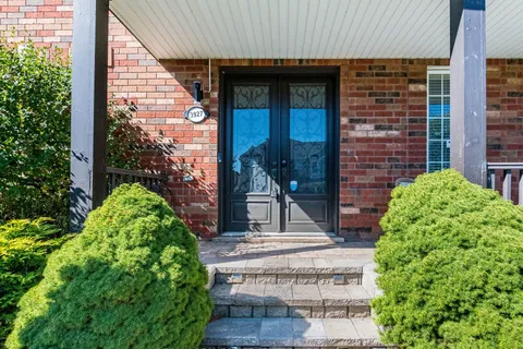 3927 Mayla Drive, ON L5M 7Y9