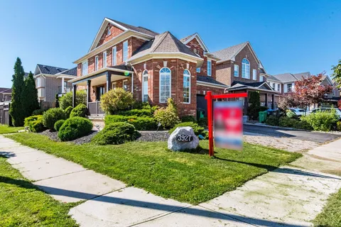 3927 Mayla Drive, ON L5M 7Y9