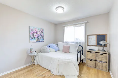 4 Dunlop Court, ON L6X 4Z8