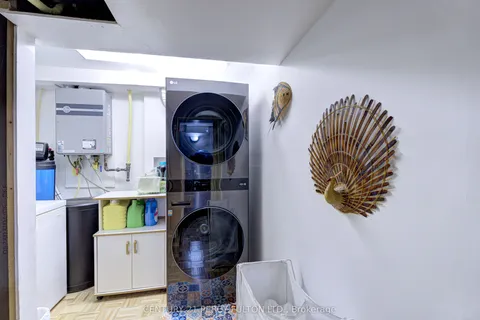 4 Dunlop Court, ON L6X 4Z8