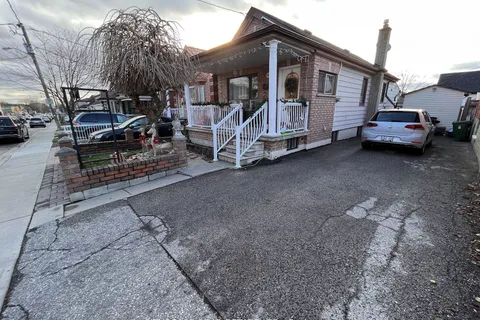 244 Rosethorn Avenue, ON M6M 3L1