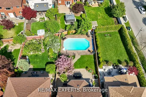 36 Country Stroll Crescent, ON L7E 2H4