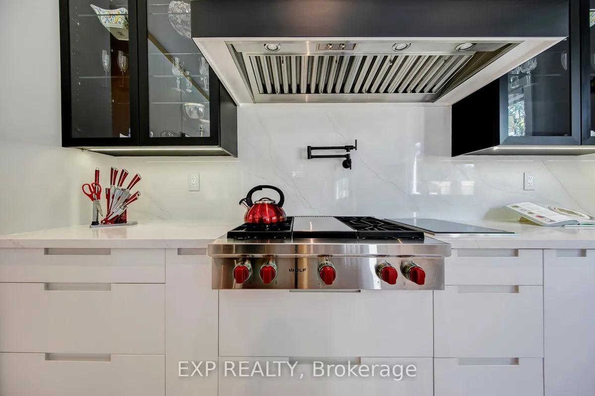 150 WOLFDALE Avenue, ON L6L 4S1