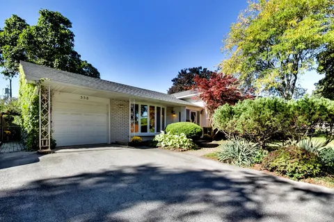 558 Parkside Crescent, ON L7L 4G9