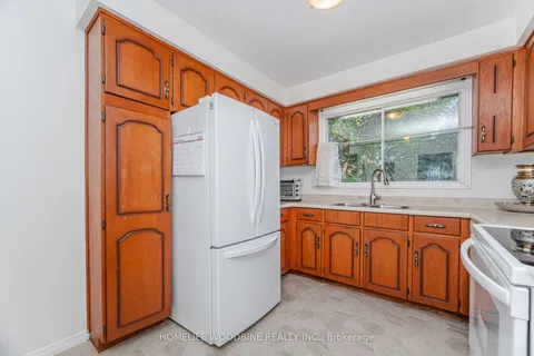 1431 Harmsworth Square, ON L6H 3E8