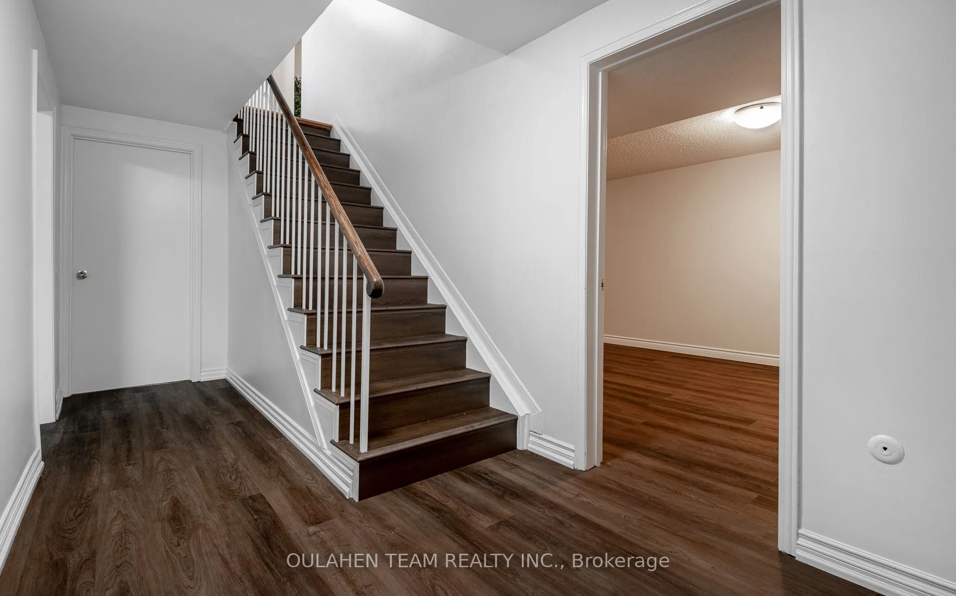 1769 Maple Ridge Drive, ON L4W 2B5