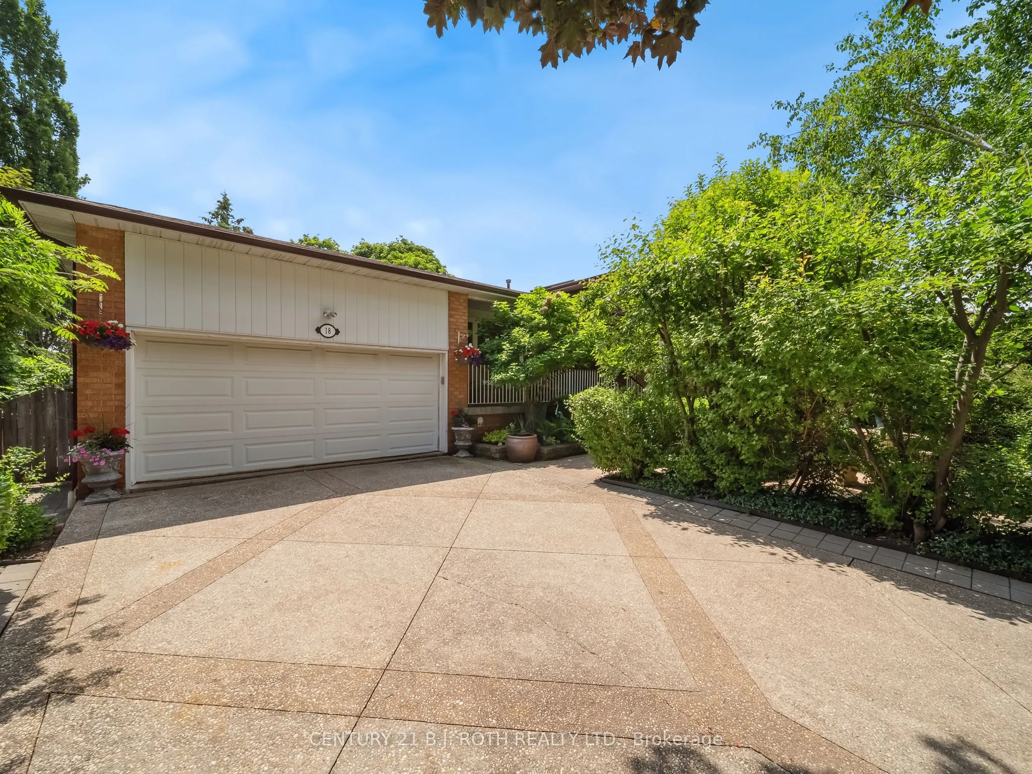 18 Claypine Trail, ON L6V 3L9