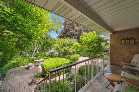 18 Claypine Trail, ON L6V 3L9