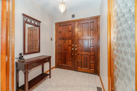 39 Elmcrest Road, ON M9C 3R7