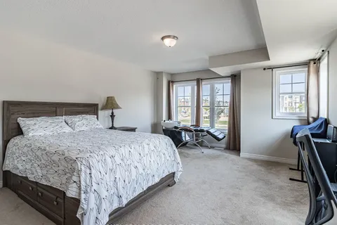 43 Finegan Circle, ON L7A 4Z7