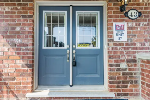 43 Finegan Circle, ON L7A 4Z7