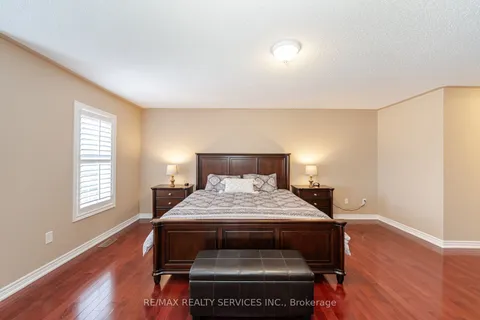 17 Regis Circle, ON L6P 1Z4