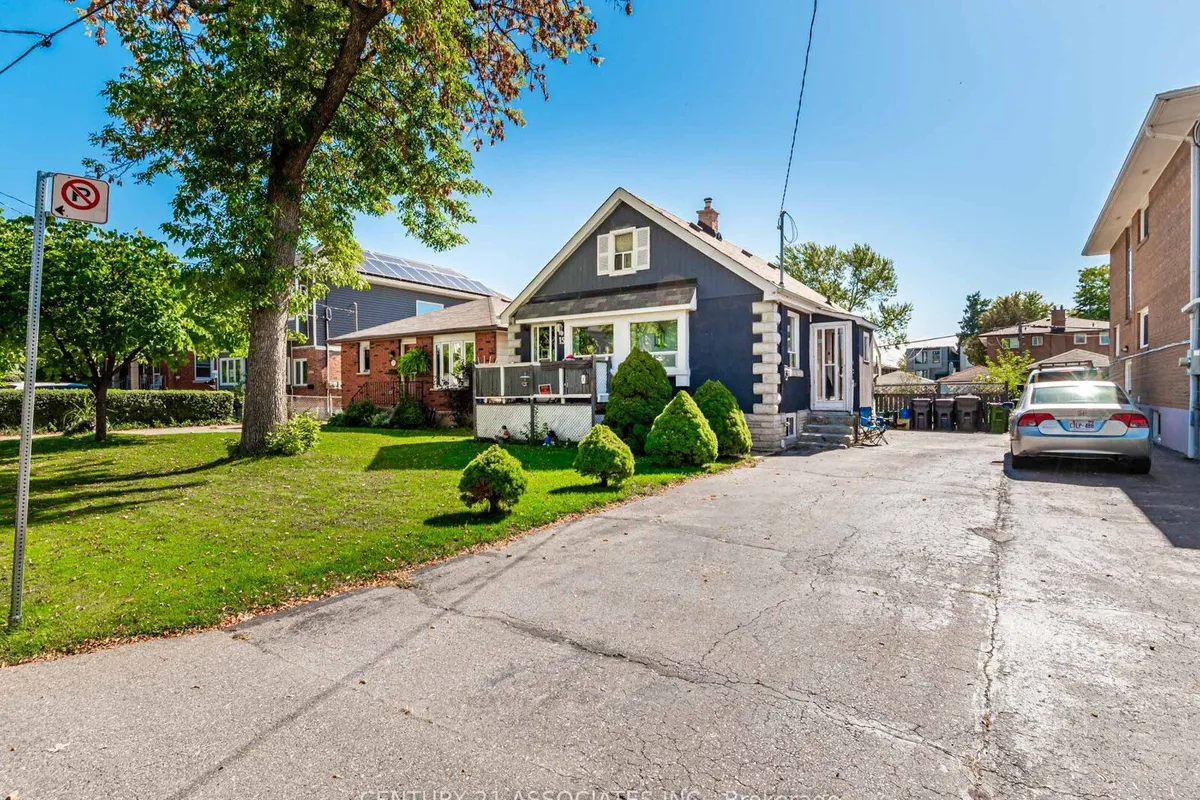 15 Burlingame Road, ON M8W 1Y7