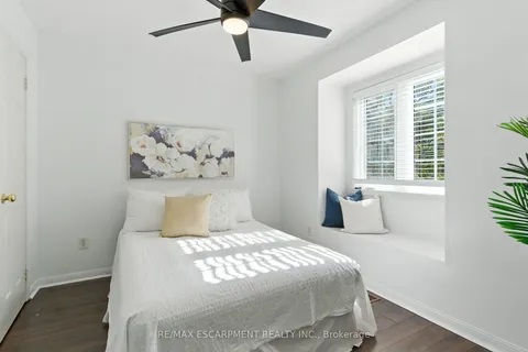 5566 Thorn Lane, ON L7L 6V8