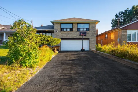 49 Wenderly Drive, ON M6B 2P1