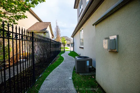 645 Cranleigh Court, ON L5H 4L4