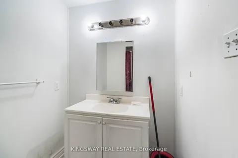 58 Leagate Street, ON L7A 2A9