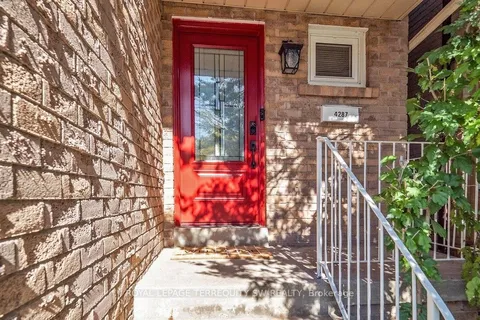 4287 Beacon Lane, ON L5C 3V8