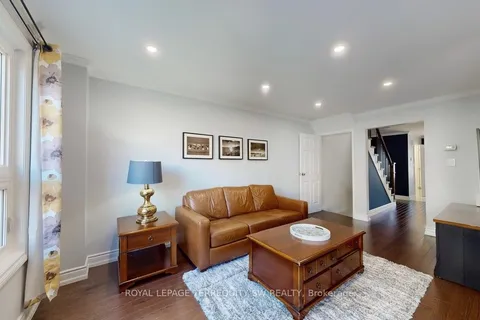 4287 Beacon Lane, ON L5C 3V8