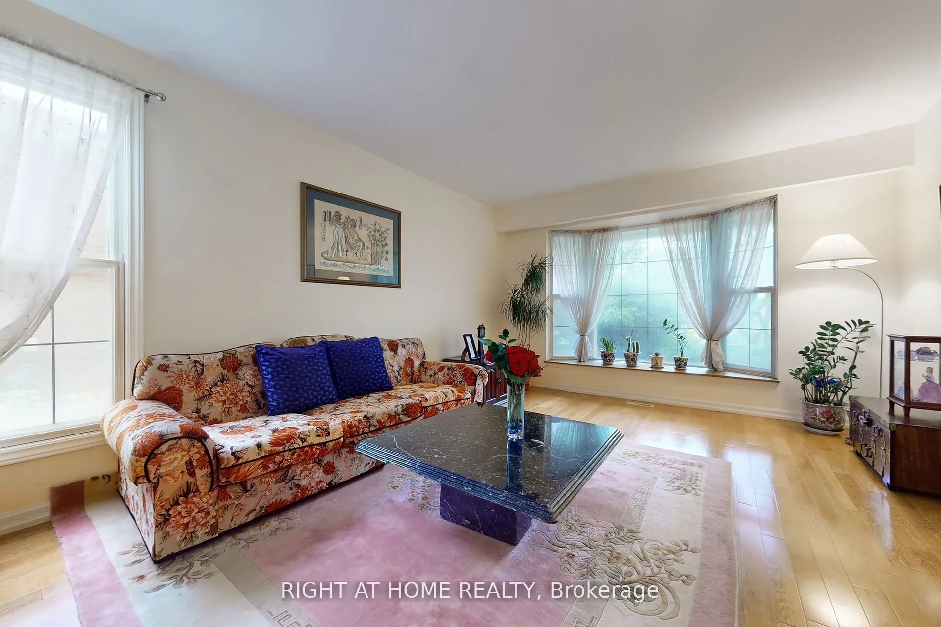 1924 Steepbank Crescent, ON L4X 1T8